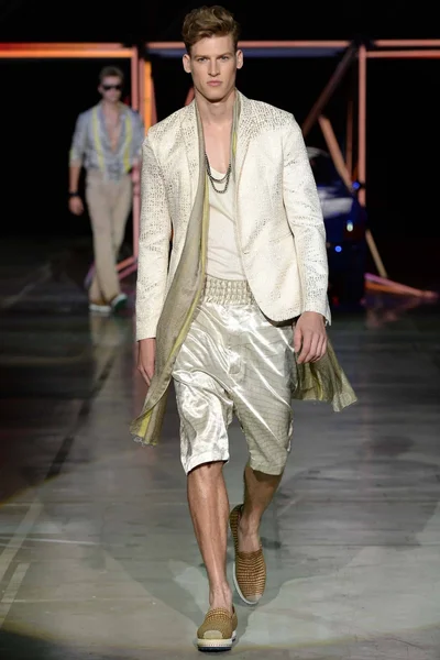Look 4